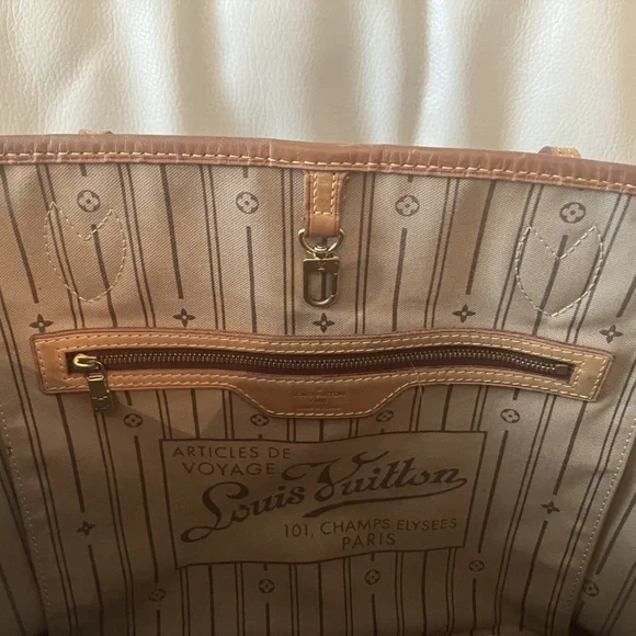 Louis Vuitton Neverfull MM - Picture 7 of 10